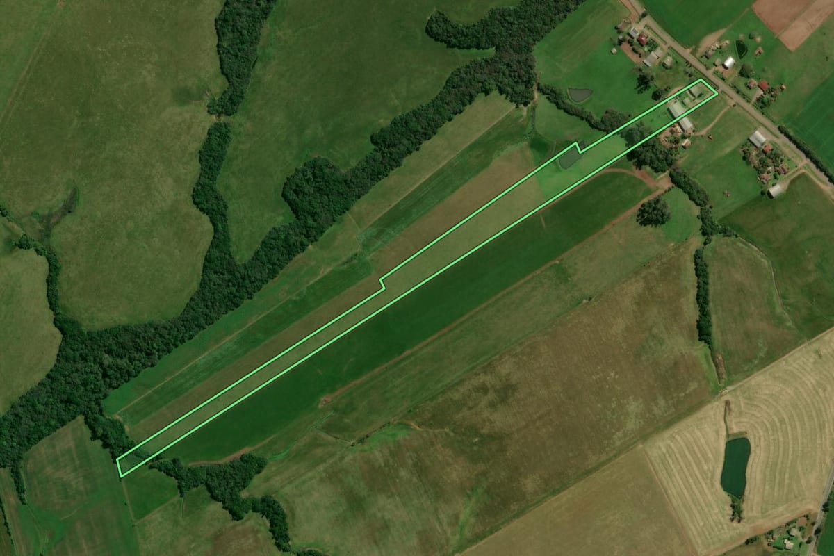 Imagem de satélite do imóvel rural em Júlio de Castilhos (RS), com o contorno declarado no CAR desenhado por cima.