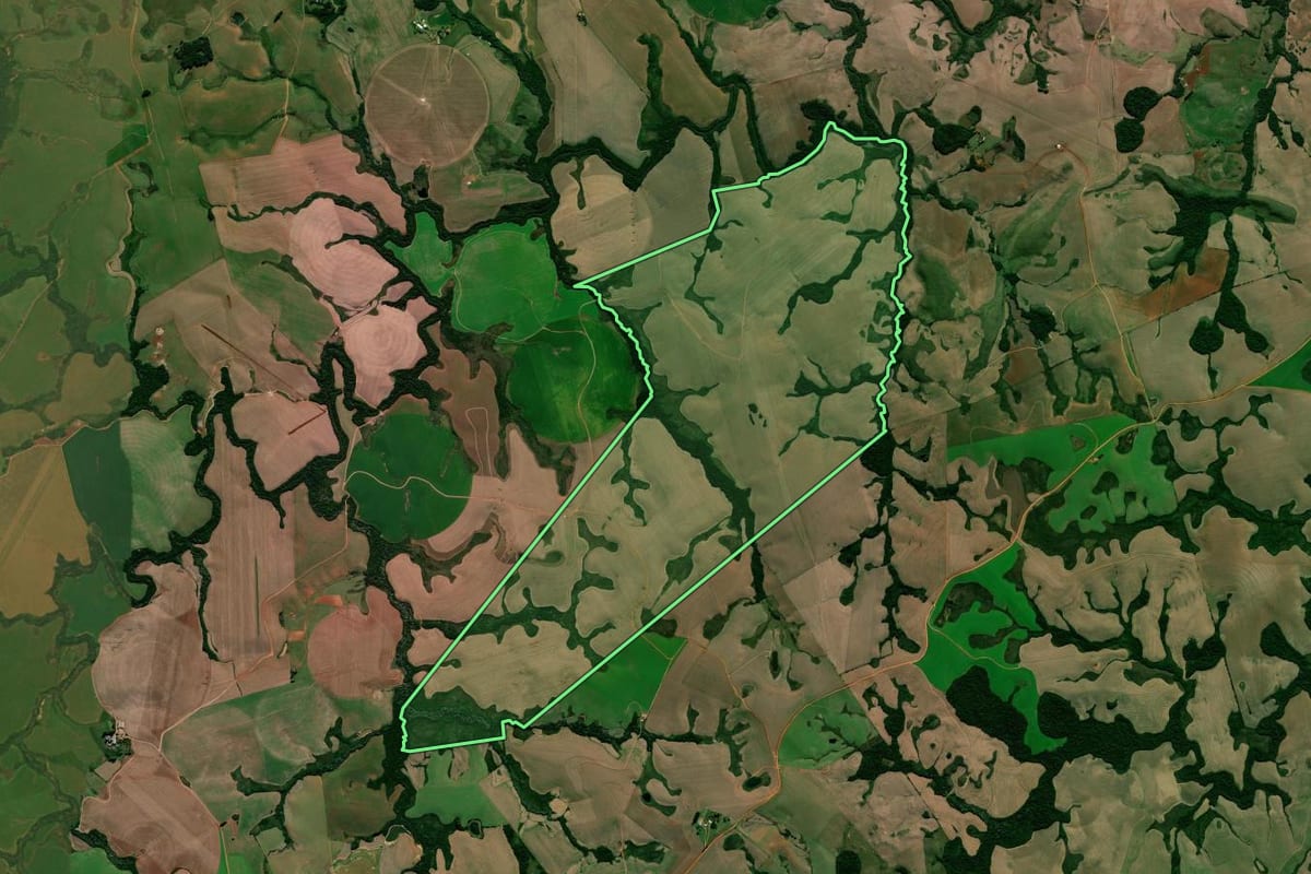 Imagem de satélite do imóvel rural em Júlio de Castilhos (RS), com o contorno declarado no CAR desenhado por cima.