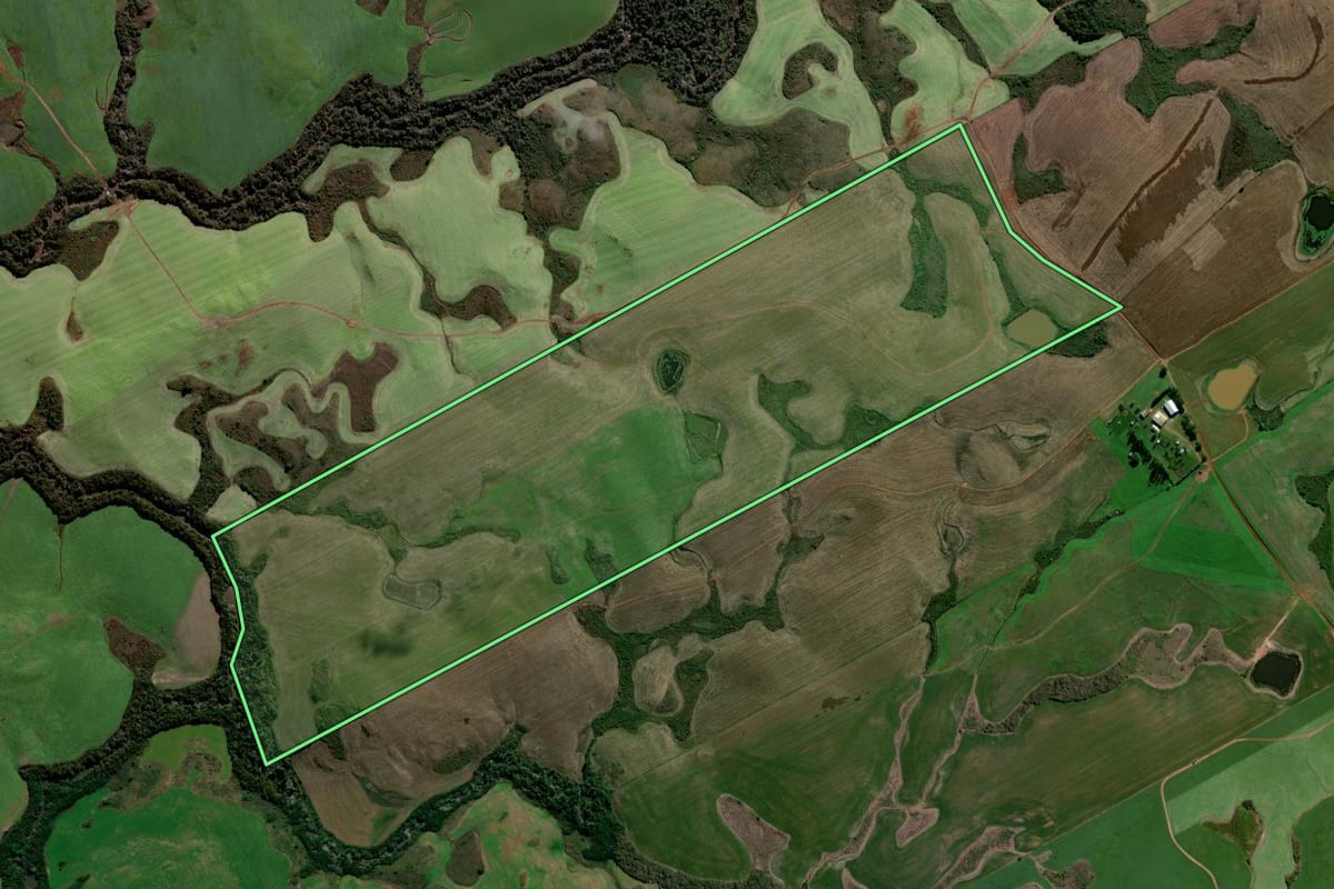 Imagem de satélite do imóvel rural em Júlio de Castilhos (RS), com o contorno declarado no CAR desenhado por cima.