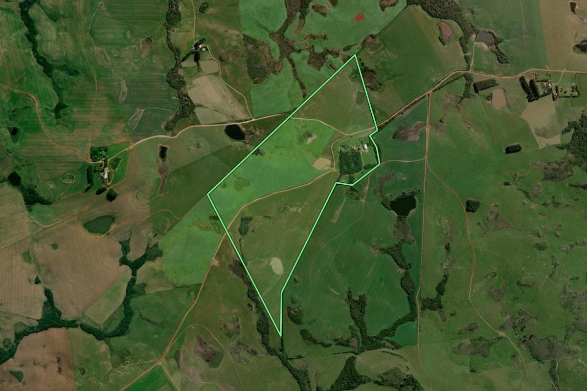 Imagem de satélite do imóvel rural em Júlio de Castilhos (RS), com o contorno declarado no CAR desenhado por cima.