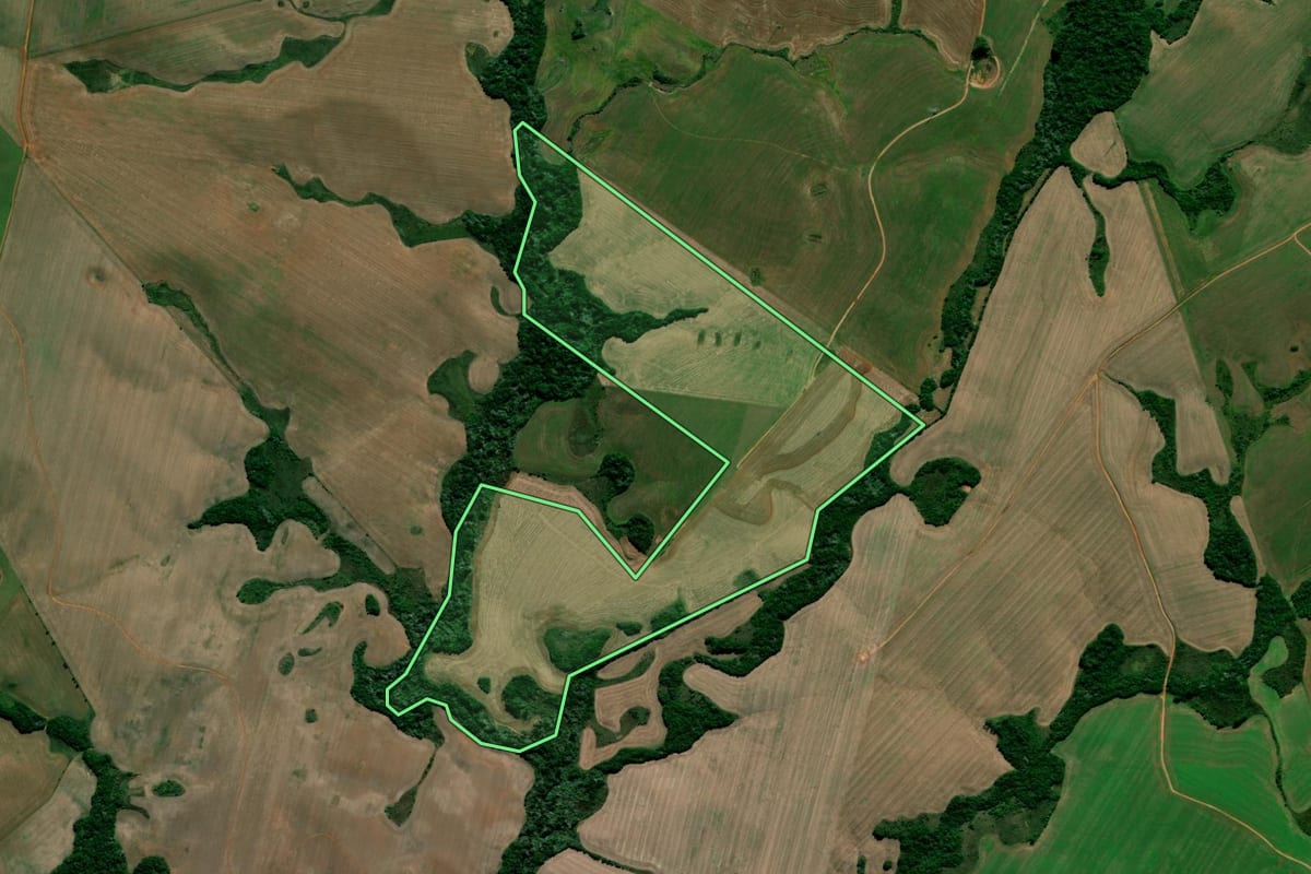 Imagem de satélite do imóvel rural em Júlio de Castilhos (RS), com o contorno declarado no CAR desenhado por cima.