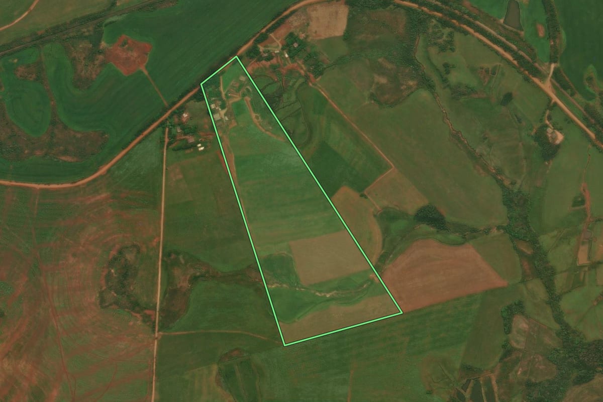 Imagem de satélite do imóvel rural em Júlio de Castilhos (RS), com o contorno declarado no CAR desenhado por cima.