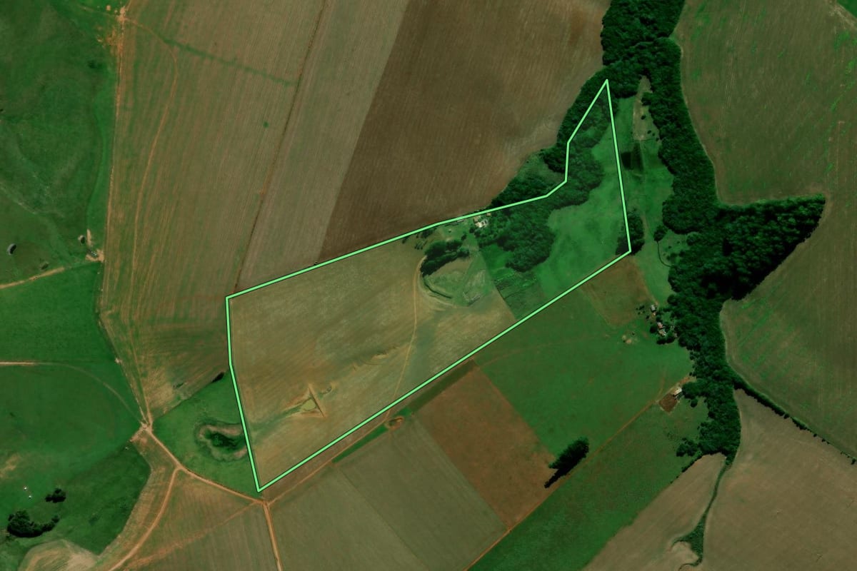 Imagem de satélite do imóvel rural em Júlio de Castilhos (RS), com o contorno declarado no CAR desenhado por cima.