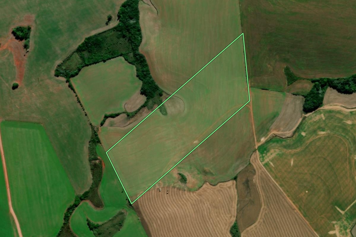 Imagem de satélite do imóvel rural em Júlio de Castilhos (RS), com o contorno declarado no CAR desenhado por cima.