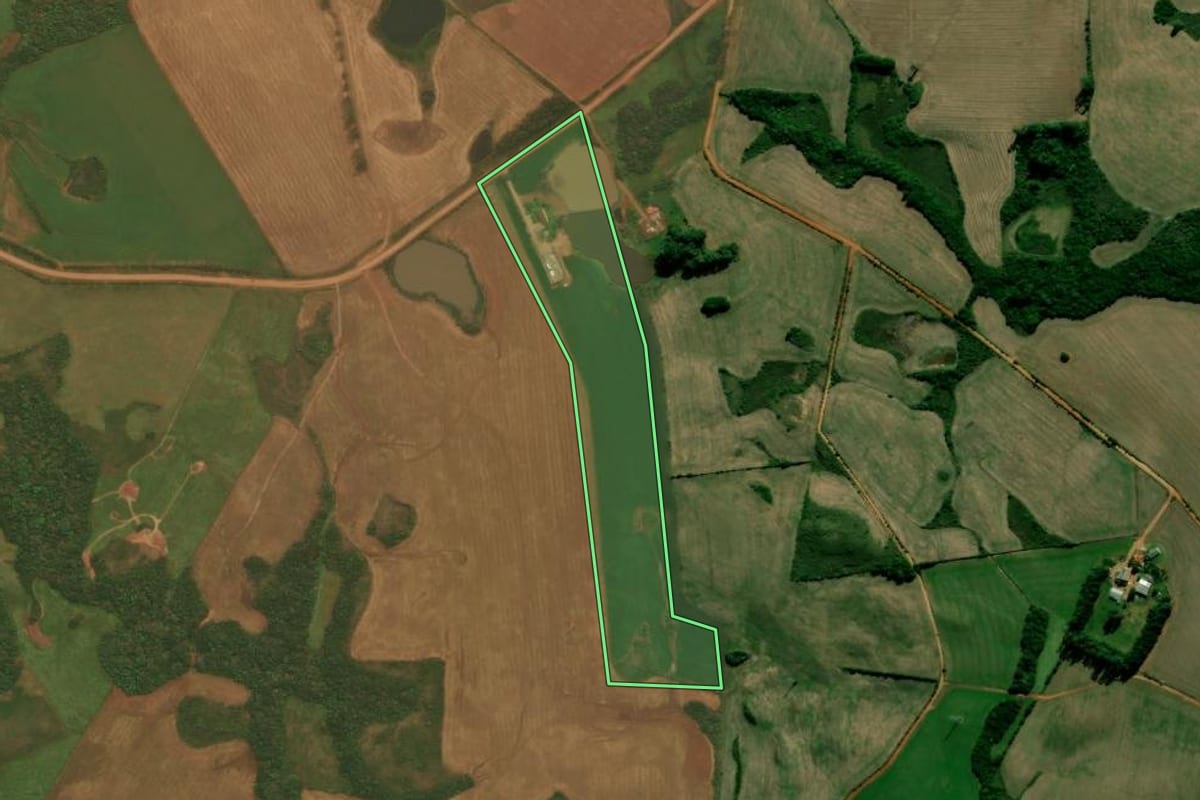Imagem de satélite do imóvel rural em Júlio de Castilhos (RS), com o contorno declarado no CAR desenhado por cima.