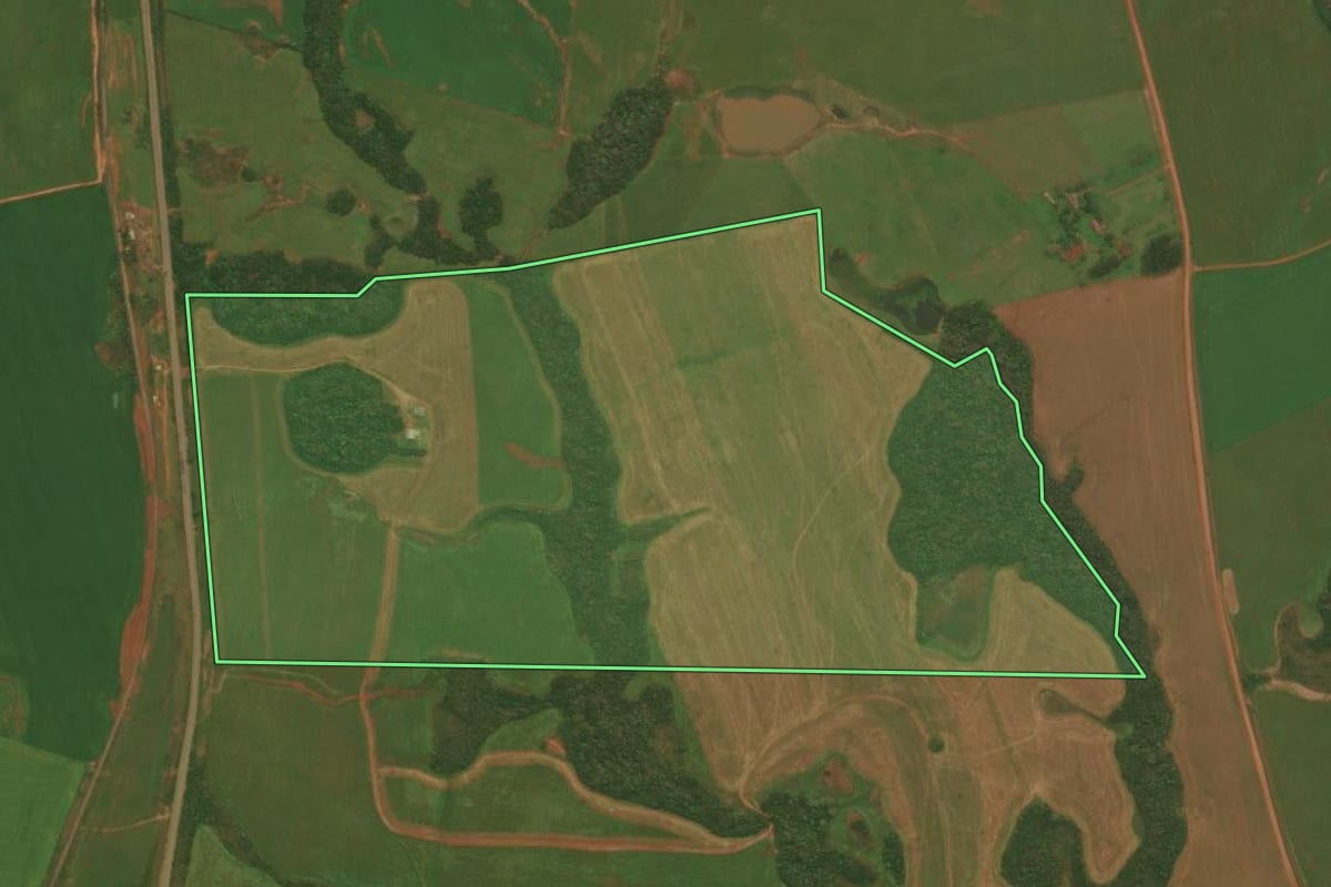 Imagem de satélite do imóvel rural em Júlio de Castilhos (RS), com o contorno declarado no CAR desenhado por cima.