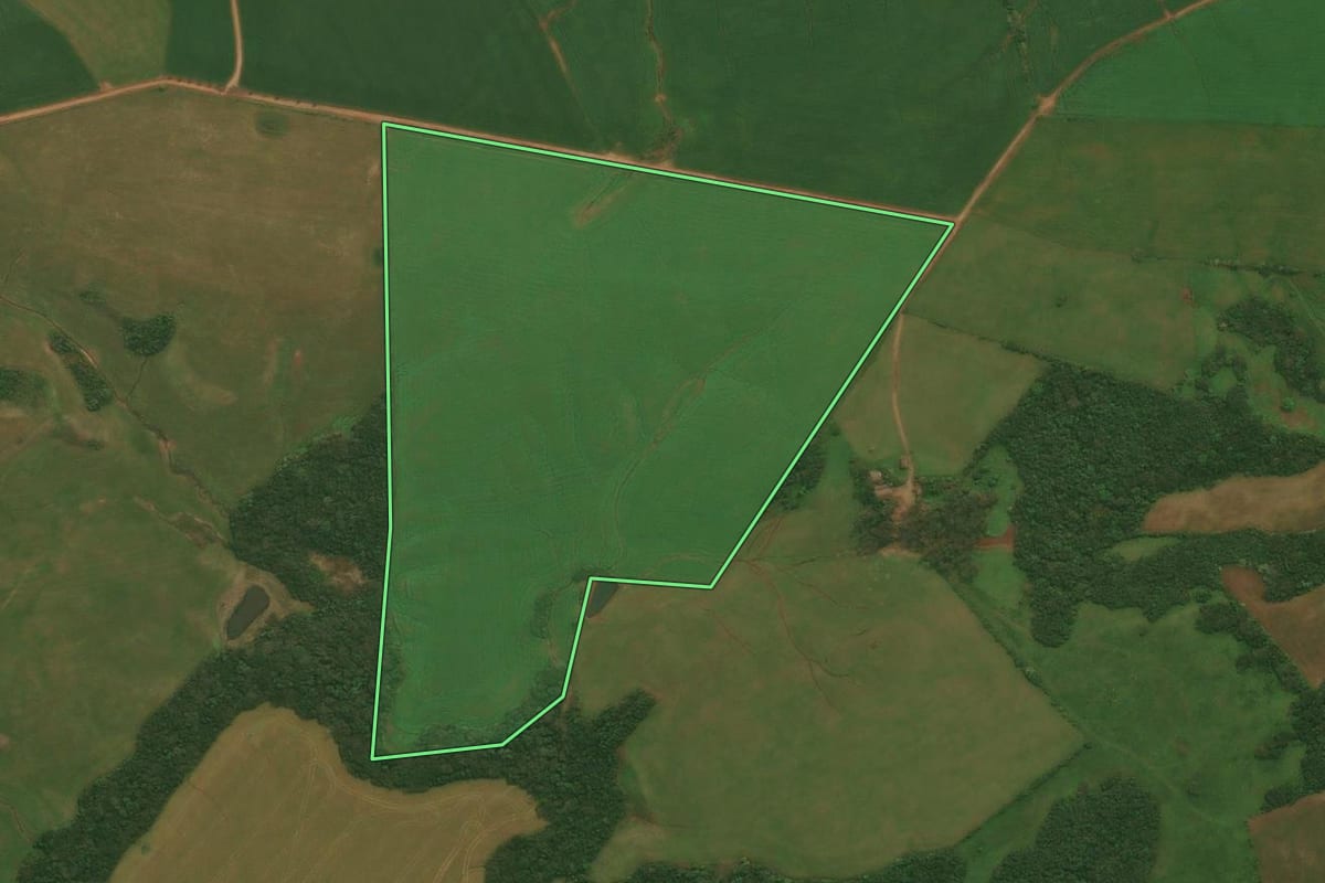 Imagem de satélite do imóvel rural em Júlio de Castilhos (RS), com o contorno declarado no CAR desenhado por cima.