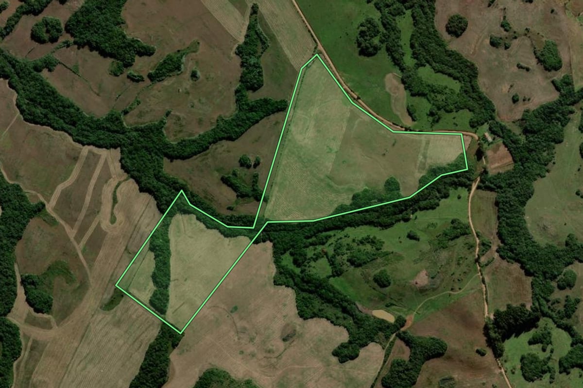Imagem de satélite do imóvel rural em Lagoão (RS), com o contorno declarado no CAR desenhado por cima.