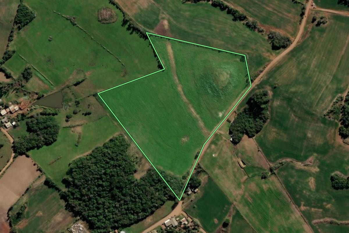 Imagem de satélite do imóvel rural em Lagoão (RS), com o contorno declarado no CAR desenhado por cima.