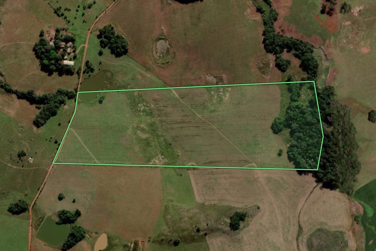 Imagem de satélite do imóvel rural em Lagoão (RS), com o contorno declarado no CAR desenhado por cima.