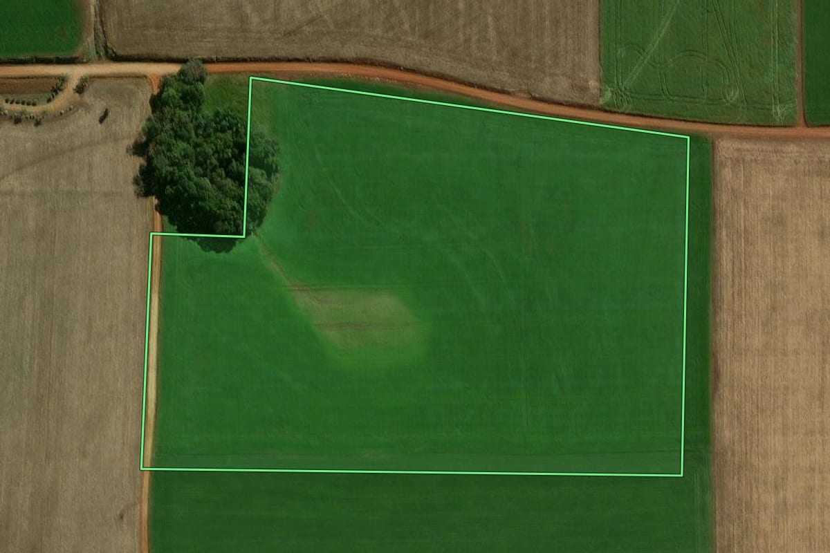 Imagem de satélite do imóvel rural em Lagoa dos Três Cantos (RS), com o contorno declarado no CAR desenhado por cima.