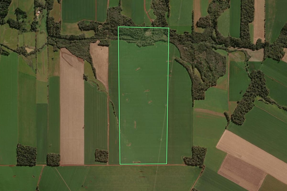 Imagem de satélite do imóvel rural em Lagoa dos Três Cantos (RS), com o contorno declarado no CAR desenhado por cima.