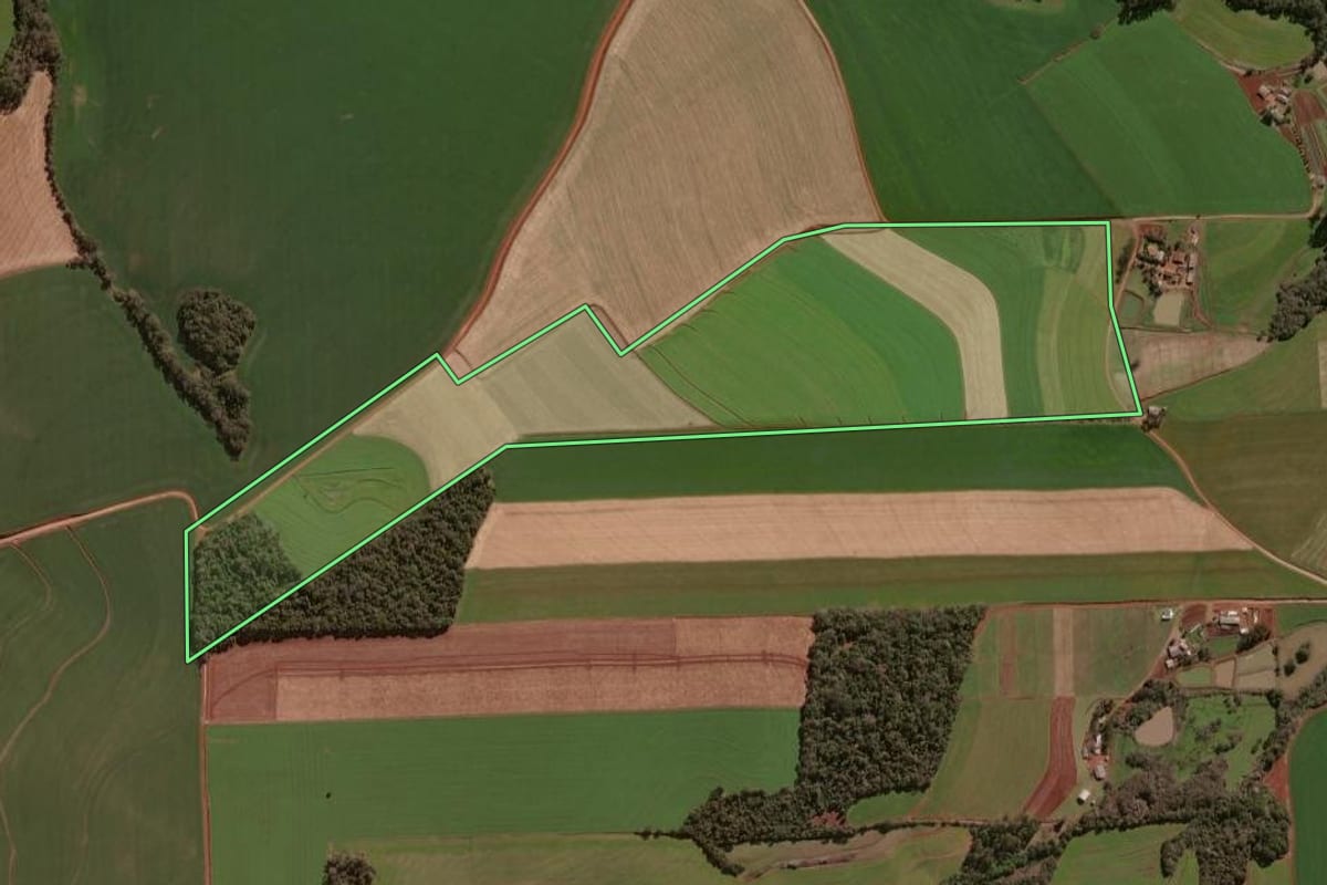 Imagem de satélite do imóvel rural em Lagoa dos Três Cantos (RS), com o contorno declarado no CAR desenhado por cima.