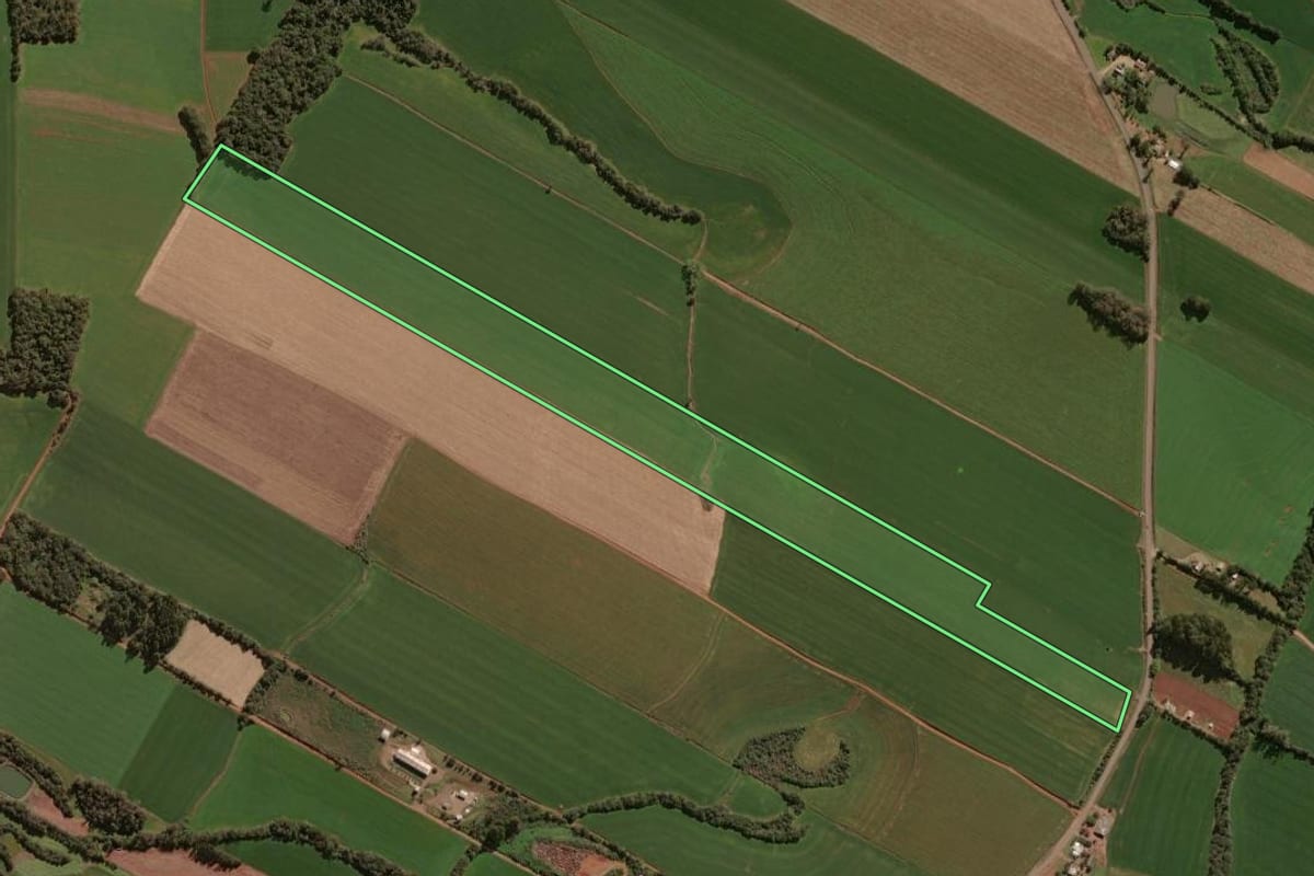 Imagem de satélite do imóvel rural em Lagoa dos Três Cantos (RS), com o contorno declarado no CAR desenhado por cima.