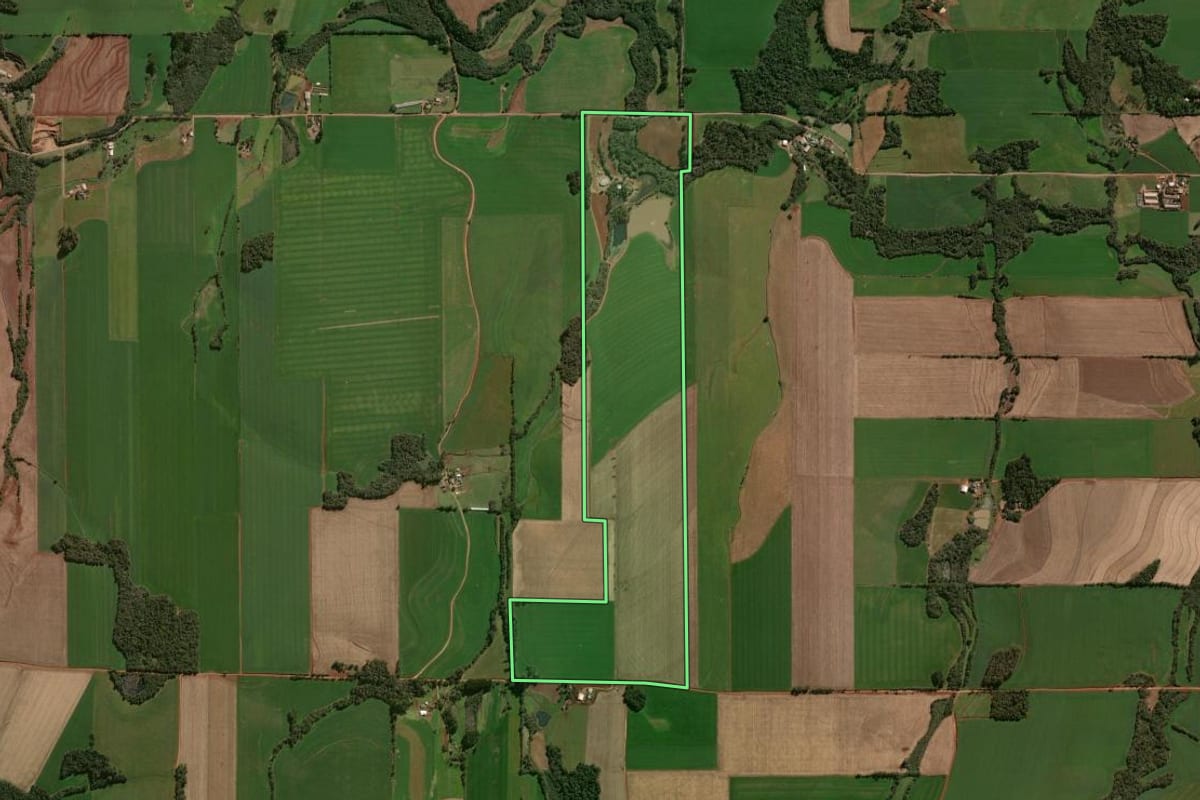 Imagem de satélite do imóvel rural em Lagoa dos Três Cantos (RS), com o contorno declarado no CAR desenhado por cima.