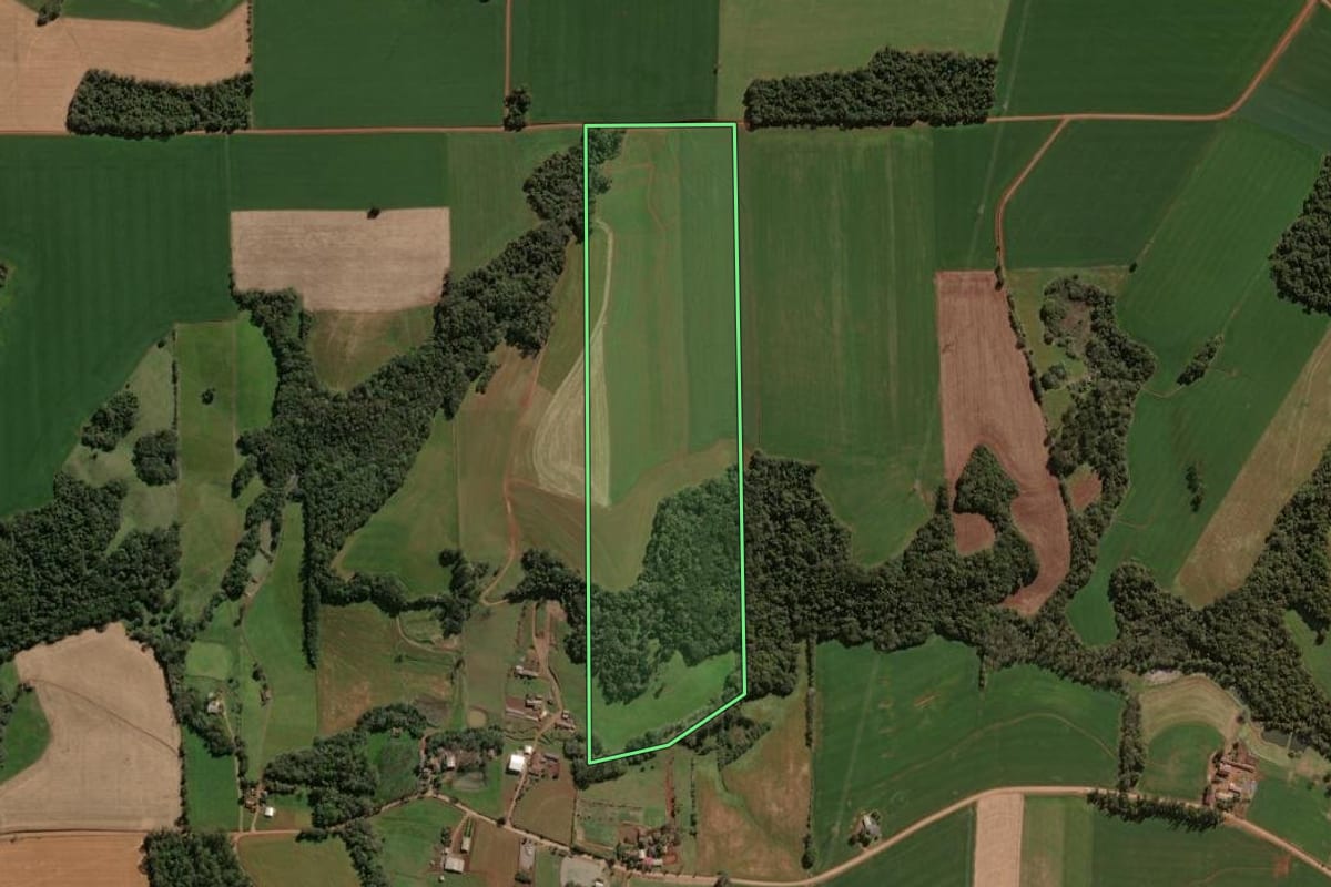Imagem de satélite do imóvel rural em Lagoa dos Três Cantos (RS), com o contorno declarado no CAR desenhado por cima.
