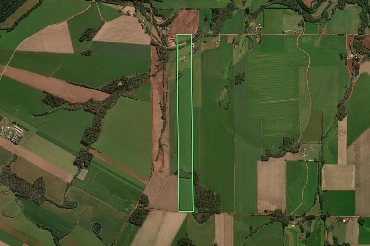 Imagem de satélite do imóvel rural em Lagoa dos Três Cantos (RS), com o contorno declarado no CAR desenhado por cima.