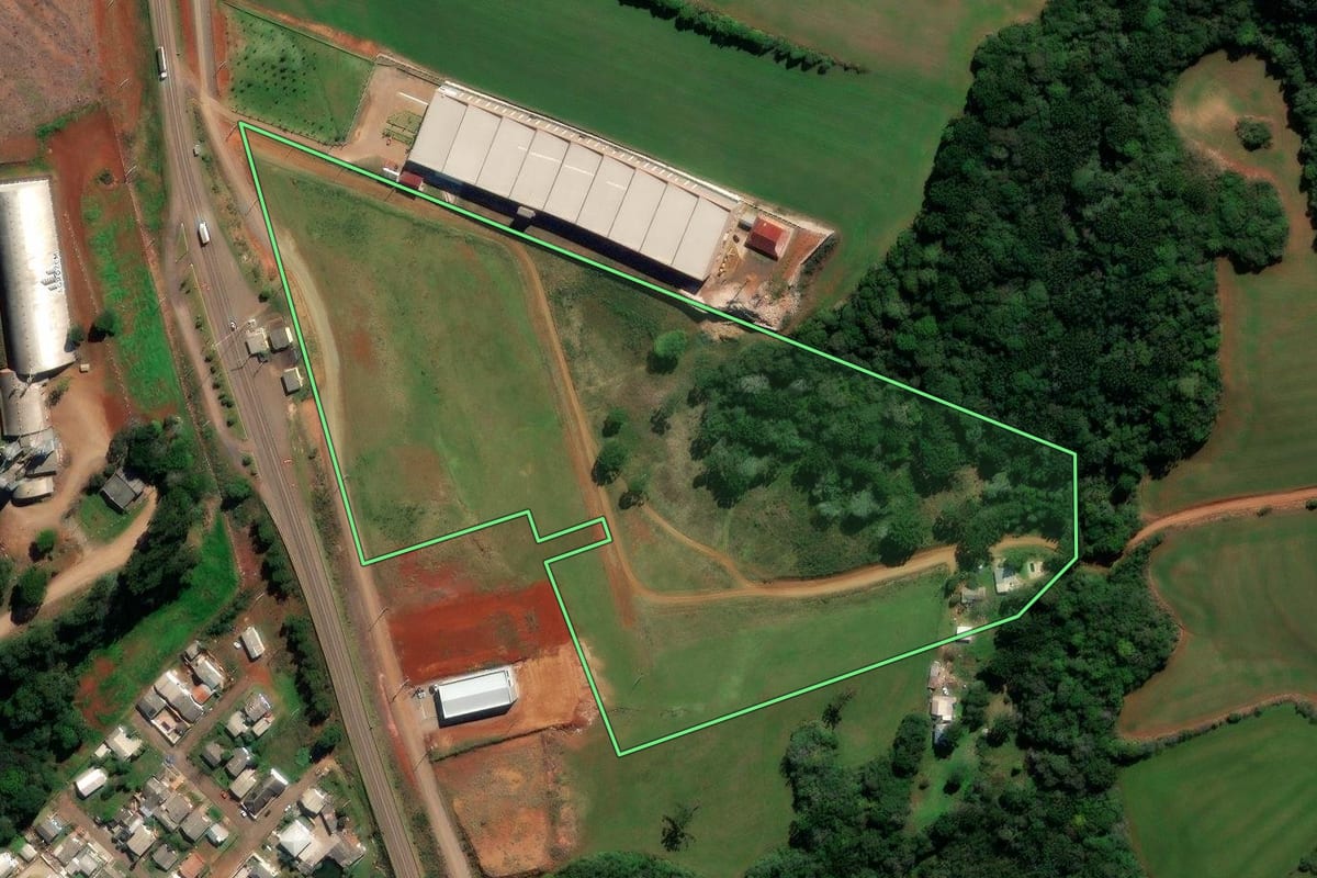 Imagem de satélite do imóvel rural em Lagoa Vermelha (RS), com o contorno declarado no CAR desenhado por cima.