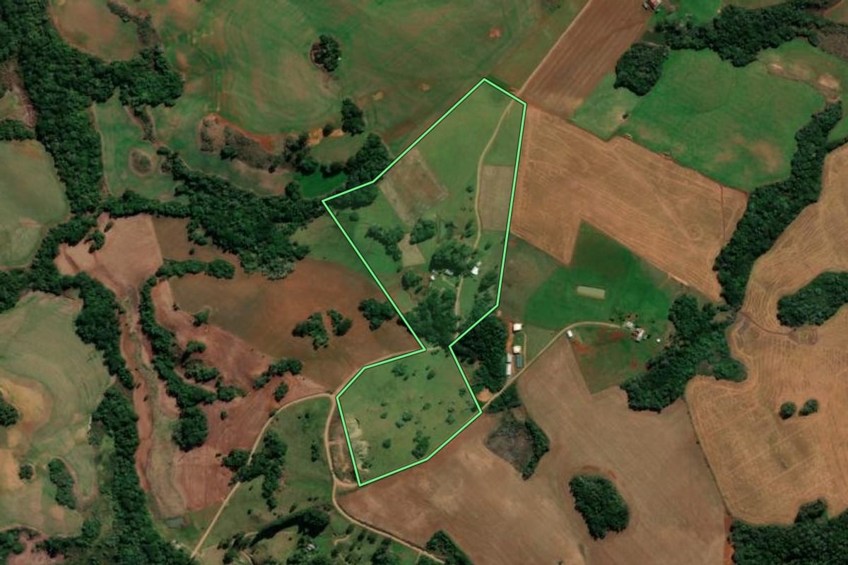 Imagem de satélite do imóvel rural em Lagoa Vermelha (RS), com o contorno declarado no CAR desenhado por cima.
