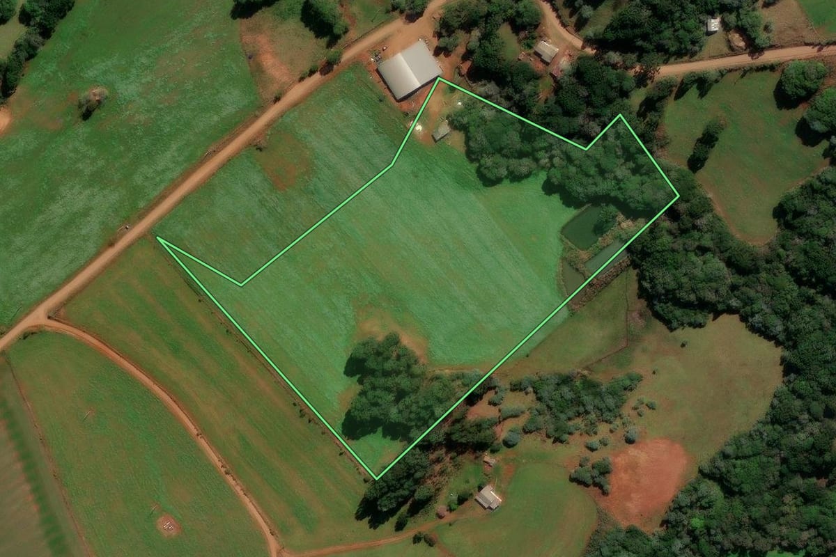 Imagem de satélite do imóvel rural em Lagoa Vermelha (RS), com o contorno declarado no CAR desenhado por cima.
