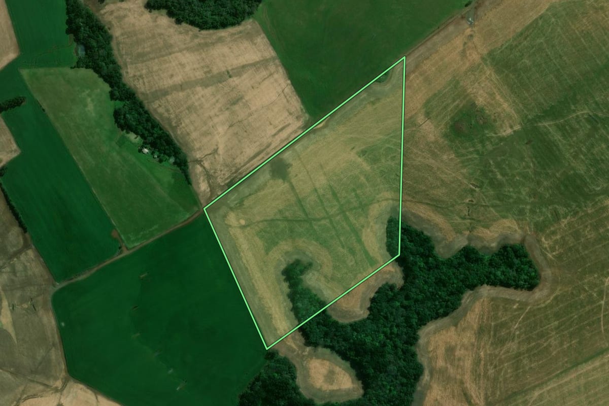 Imagem de satélite do imóvel rural em Lagoa Vermelha (RS), com o contorno declarado no CAR desenhado por cima.