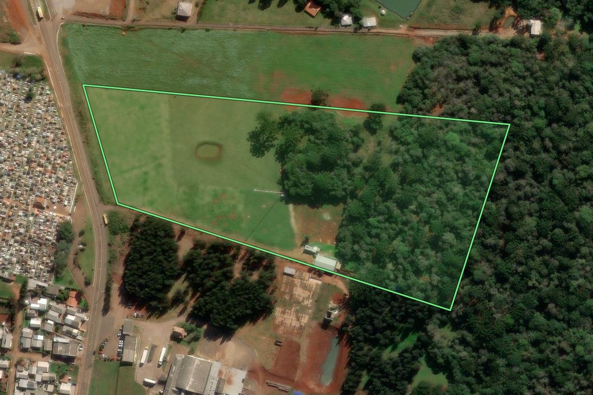 Imagem de satélite do imóvel rural em Lagoa Vermelha (RS), com o contorno declarado no CAR desenhado por cima.