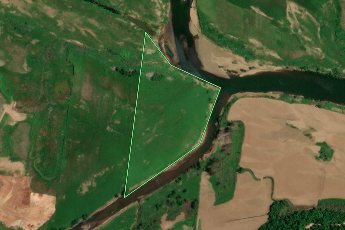 Imagem de satélite do imóvel rural em Lajeado (RS), com o contorno declarado no CAR desenhado por cima.
