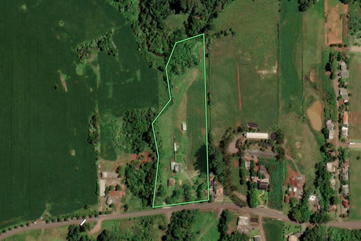 Imagem de satélite do imóvel rural em Lajeado (RS), com o contorno declarado no CAR desenhado por cima.