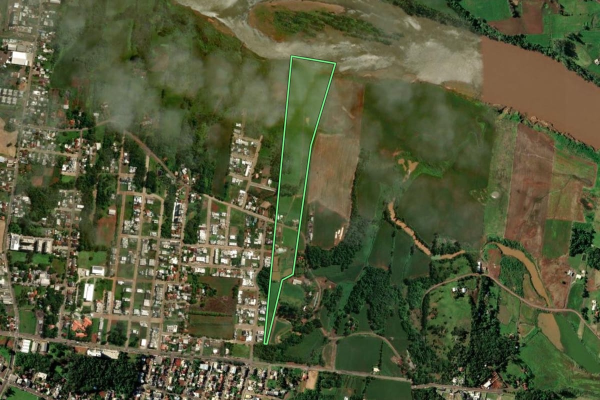 Imagem de satélite do imóvel rural em Lajeado (RS), com o contorno declarado no CAR desenhado por cima.