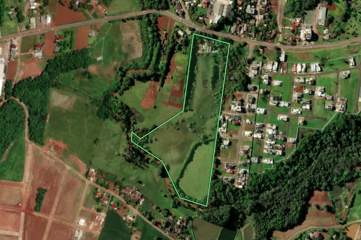Imagem de satélite do imóvel rural em Lajeado (RS), com o contorno declarado no CAR desenhado por cima.