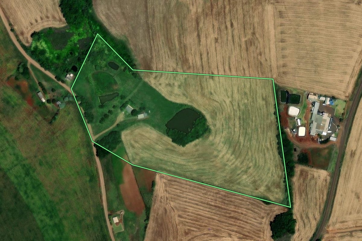 Imagem de satélite do imóvel rural em Lajeado do Bugre (RS), com o contorno declarado no CAR desenhado por cima.