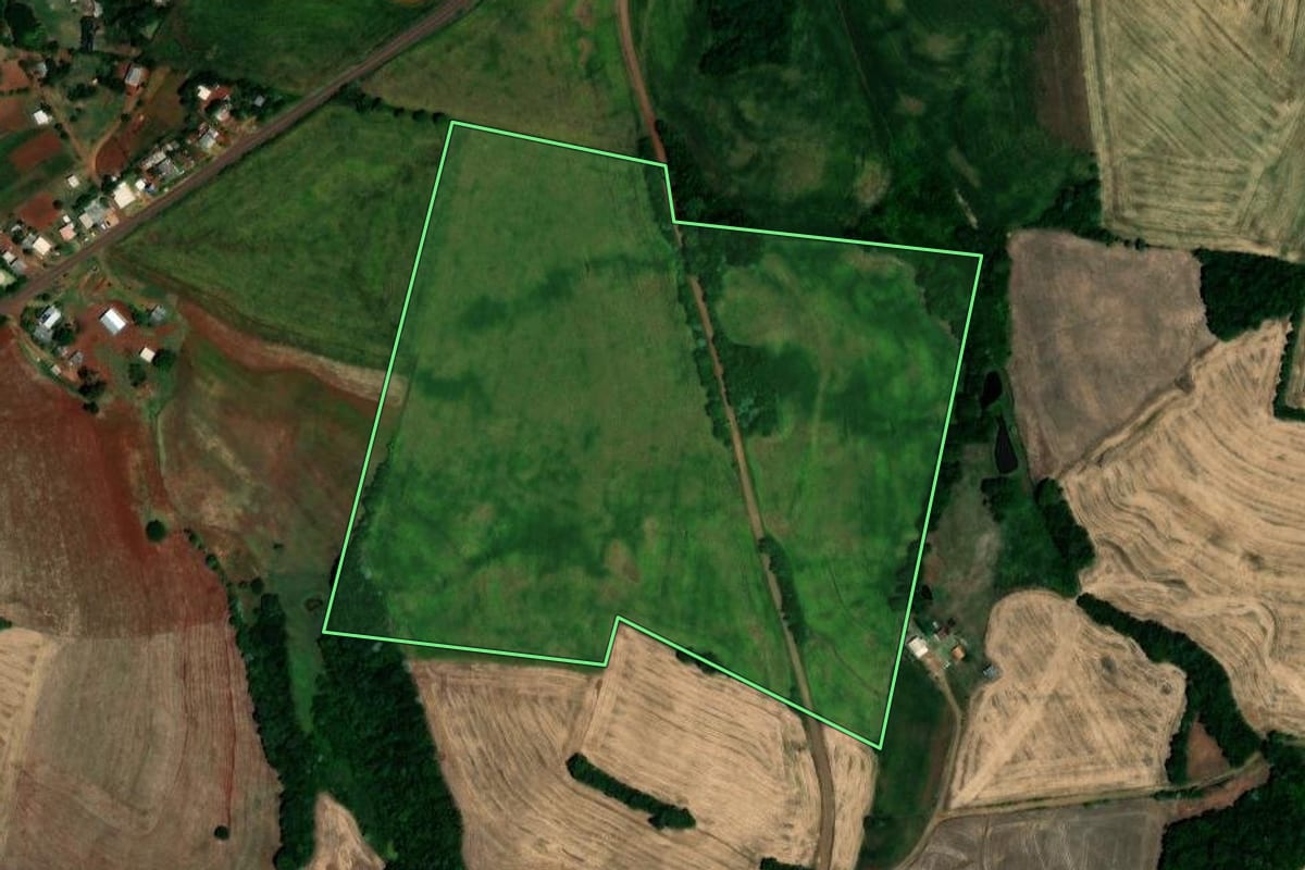 Imagem de satélite do imóvel rural em Lajeado do Bugre (RS), com o contorno declarado no CAR desenhado por cima.