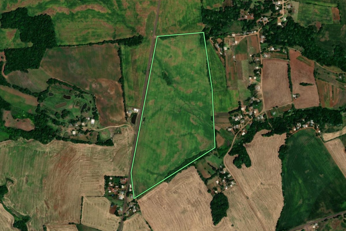 Imagem de satélite do imóvel rural em Lajeado do Bugre (RS), com o contorno declarado no CAR desenhado por cima.