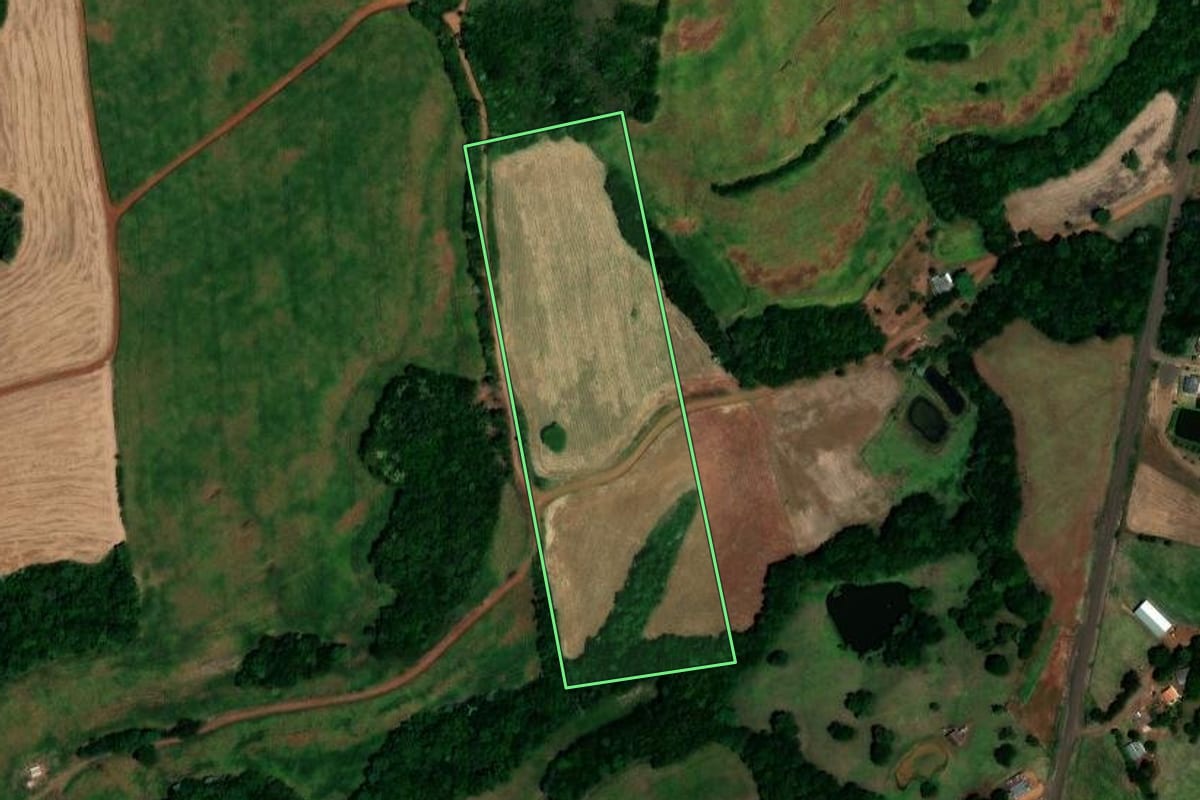 Imagem de satélite do imóvel rural em Lajeado do Bugre (RS), com o contorno declarado no CAR desenhado por cima.