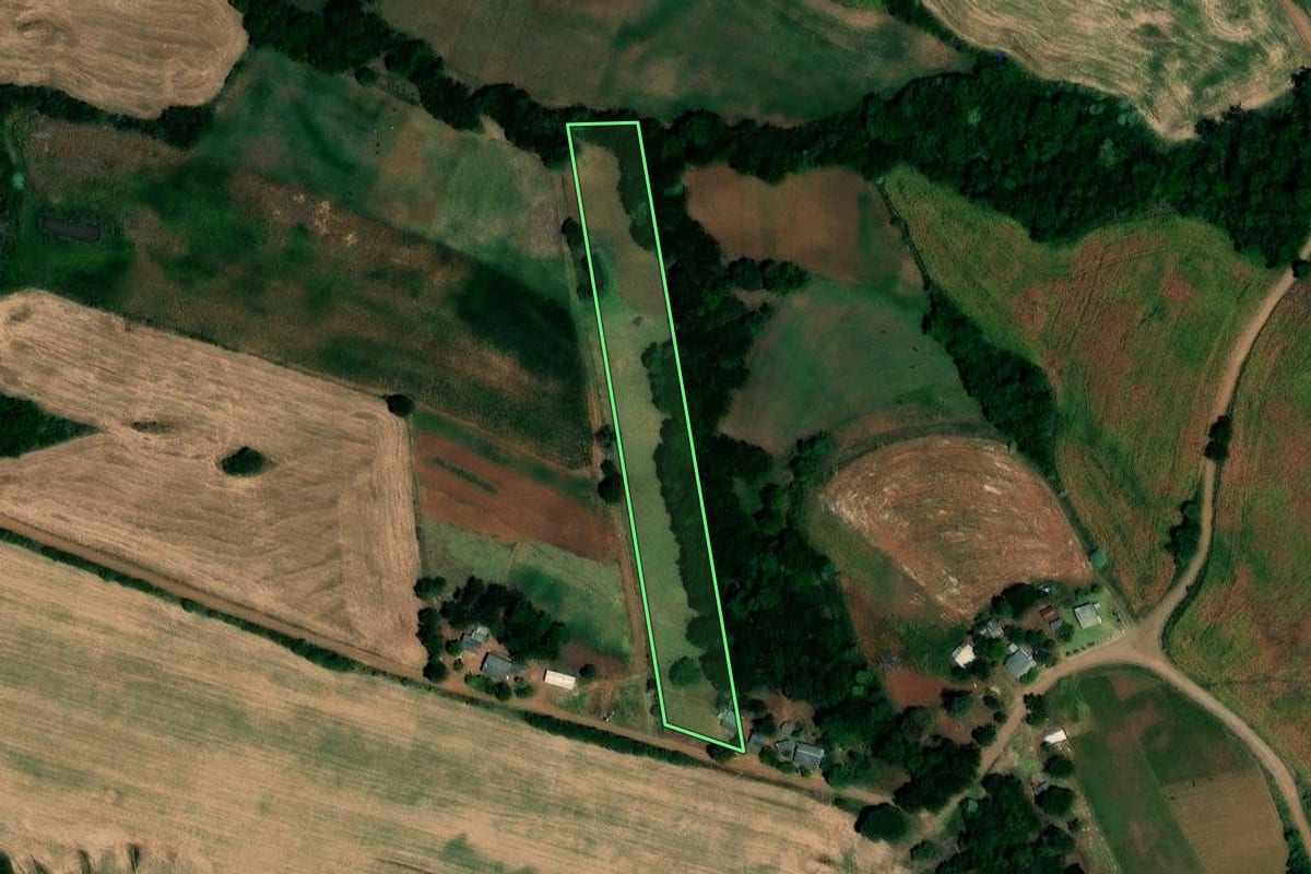 Imagem de satélite do imóvel rural em Lajeado do Bugre (RS), com o contorno declarado no CAR desenhado por cima.
