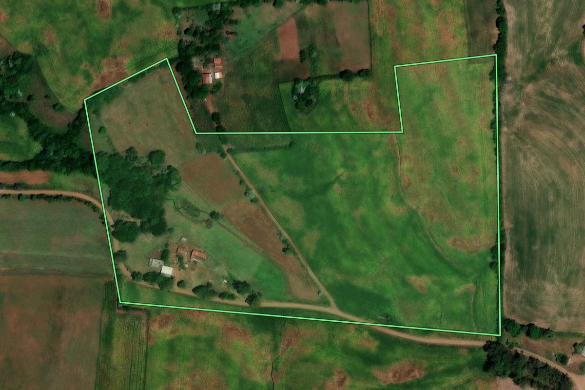Imagem de satélite do imóvel rural em Lajeado do Bugre (RS), com o contorno declarado no CAR desenhado por cima.