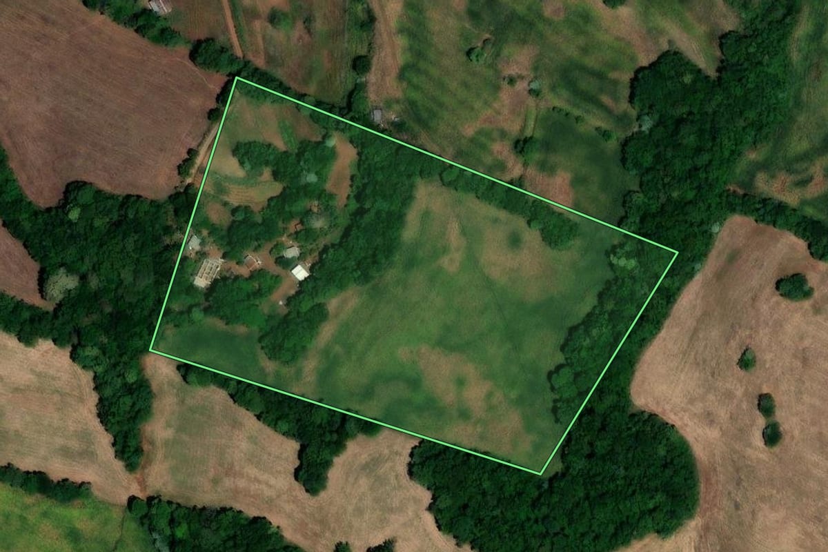 Imagem de satélite do imóvel rural em Lajeado do Bugre (RS), com o contorno declarado no CAR desenhado por cima.