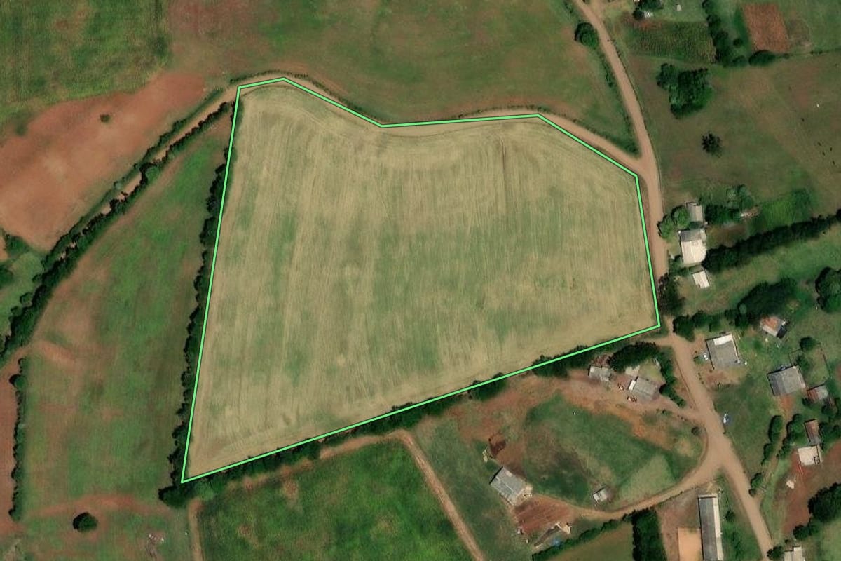 Imagem de satélite do imóvel rural em Lajeado do Bugre (RS), com o contorno declarado no CAR desenhado por cima.