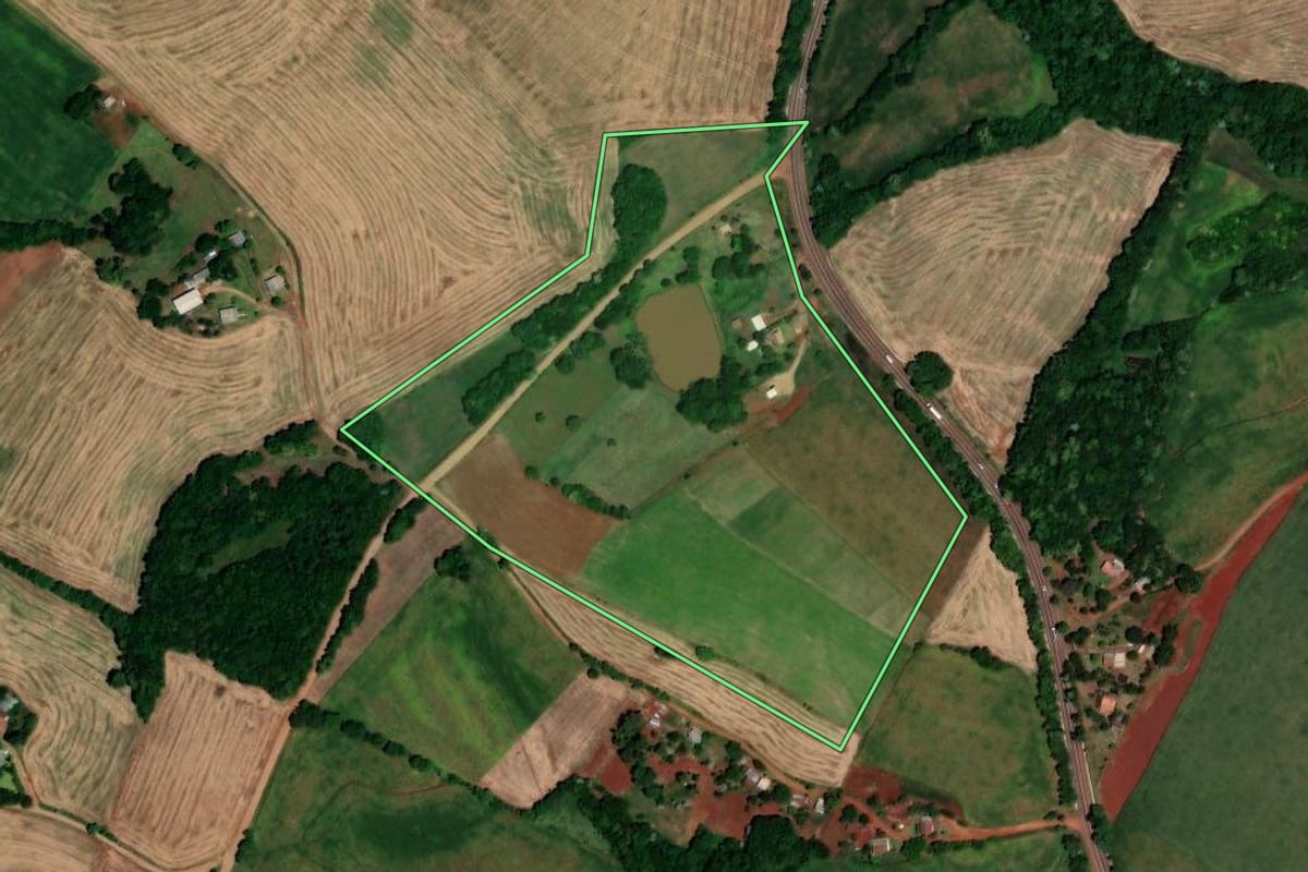 Imagem de satélite do imóvel rural em Lajeado do Bugre (RS), com o contorno declarado no CAR desenhado por cima.