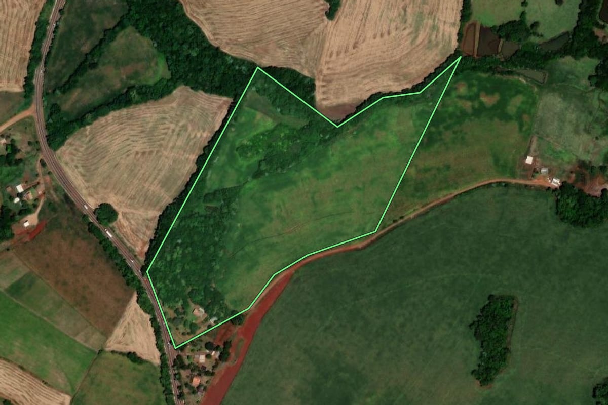 Imagem de satélite do imóvel rural em Lajeado do Bugre (RS), com o contorno declarado no CAR desenhado por cima.