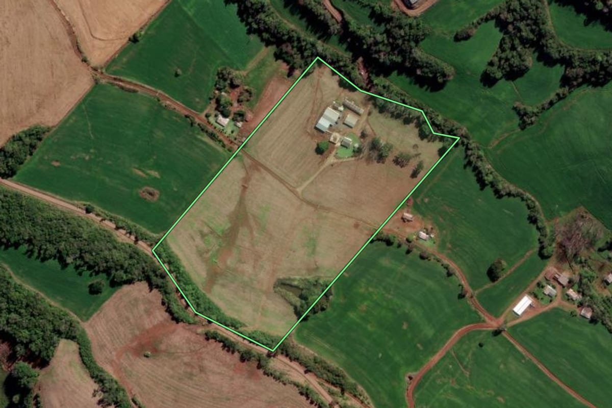 Imagem de satélite do imóvel rural em Liberato Salzano (RS), com o contorno declarado no CAR desenhado por cima.