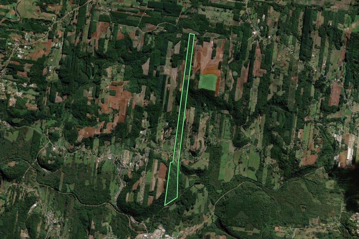 Imagem de satélite do imóvel rural em Lindolfo Collor (RS), com o contorno declarado no CAR desenhado por cima.