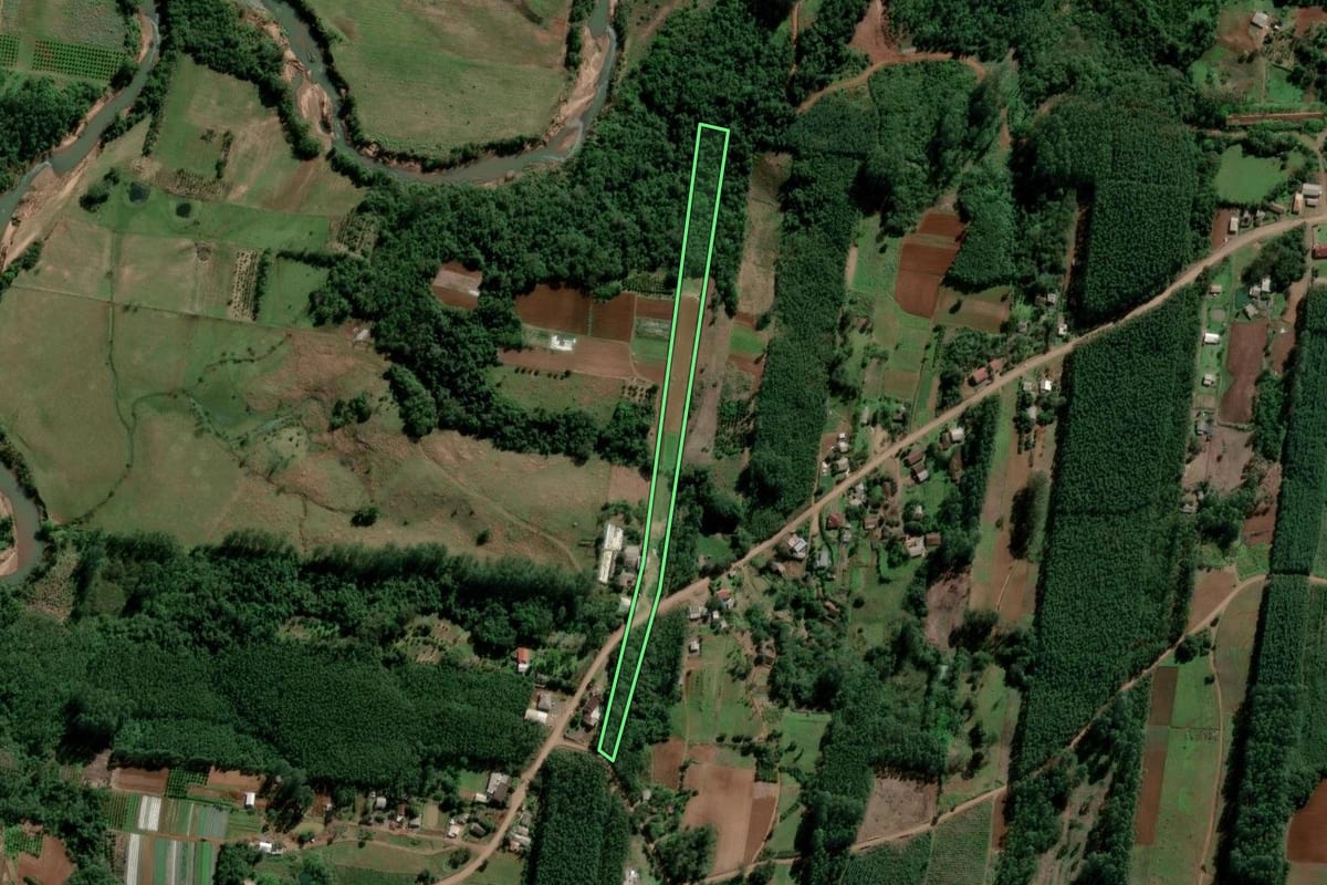 Imagem de satélite do imóvel rural em Lindolfo Collor (RS), com o contorno declarado no CAR desenhado por cima.