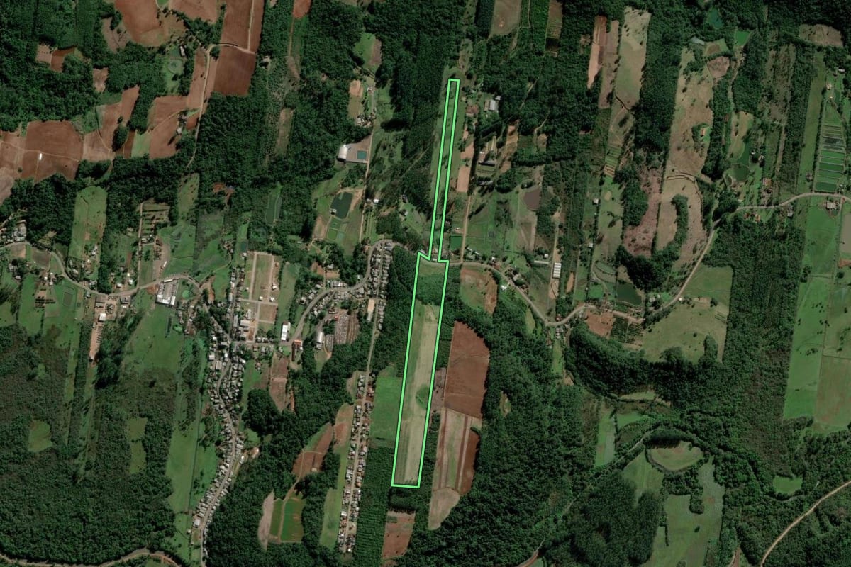 Imagem de satélite do imóvel rural em Lindolfo Collor (RS), com o contorno declarado no CAR desenhado por cima.