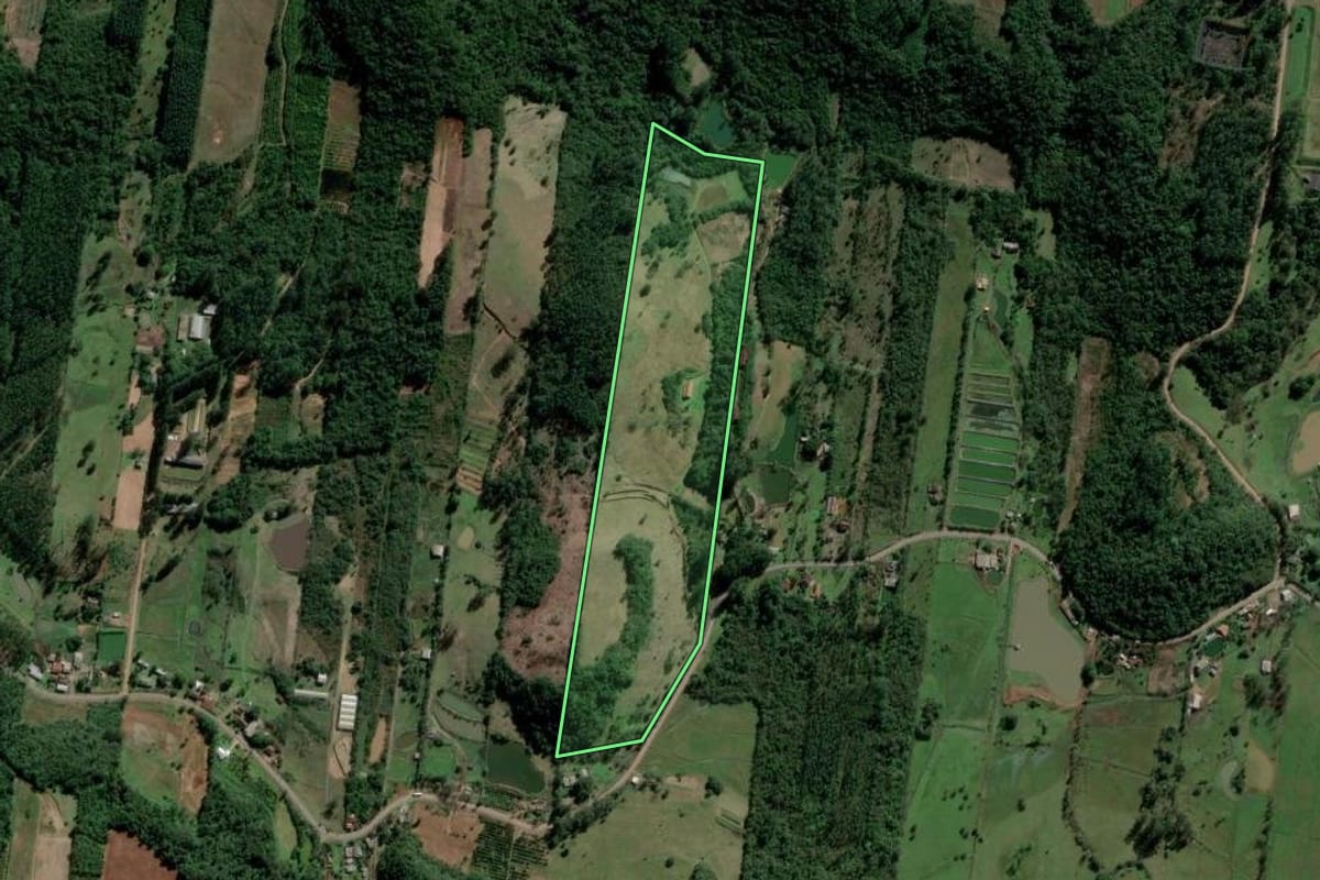 Imagem de satélite do imóvel rural em Lindolfo Collor (RS), com o contorno declarado no CAR desenhado por cima.