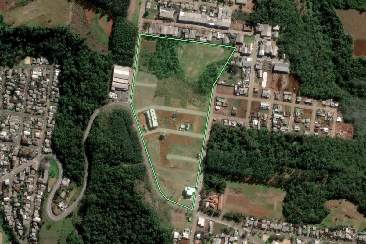 Imagem de satélite do imóvel rural em Lindolfo Collor (RS), com o contorno declarado no CAR desenhado por cima.