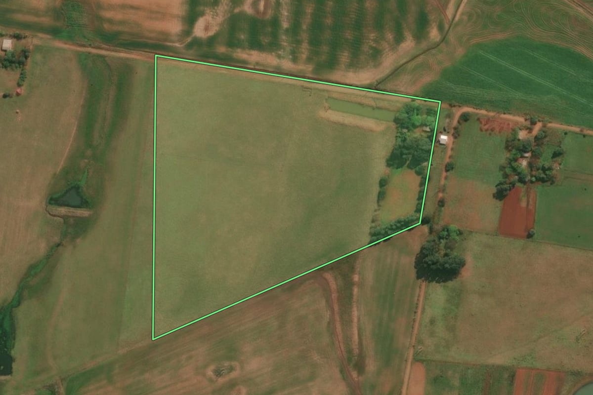 Imagem de satélite do imóvel rural em Maçambará (RS), com o contorno declarado no CAR desenhado por cima.