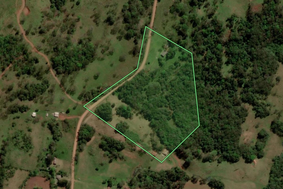 Imagem de satélite do imóvel rural em Maçambará (RS), com o contorno declarado no CAR desenhado por cima.