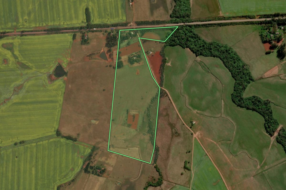 Imagem de satélite do imóvel rural em Maçambará (RS), com o contorno declarado no CAR desenhado por cima.