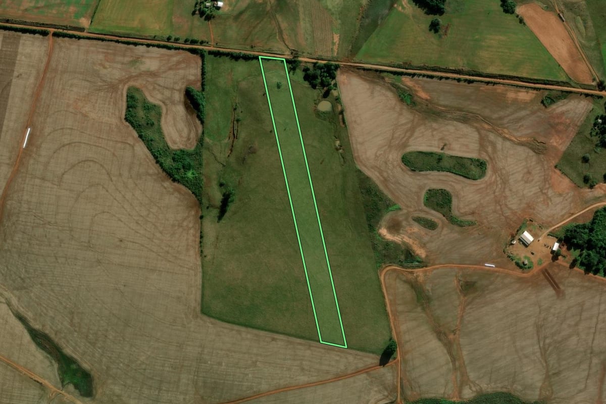 Imagem de satélite do imóvel rural em Maçambará (RS), com o contorno declarado no CAR desenhado por cima.